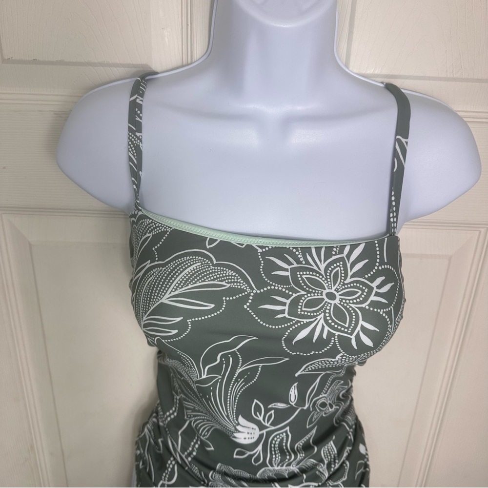 NWT‎ Cupshe 1 Piece Green/white Floral Shirred Cutout Size Medium Swimsuit - Picture 3 of 13